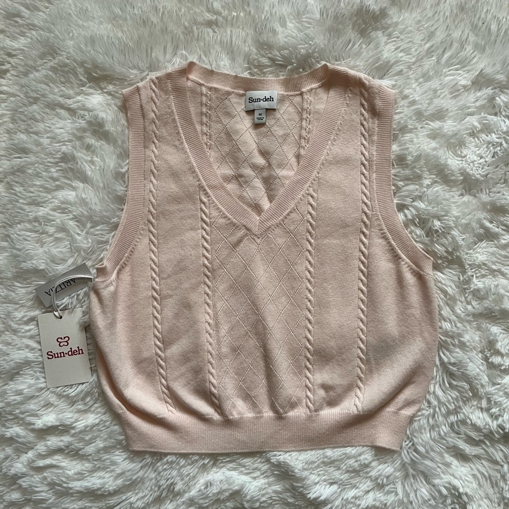 Aritzia Sun Deh Baby Pink Cropped Sweater Vest Sz M